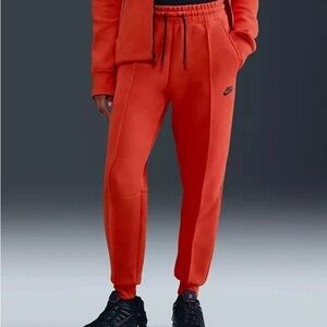 Nike Sportswear Tech Fleece Mid-Rise Joggers FB8330-633 Women's Size XS Red